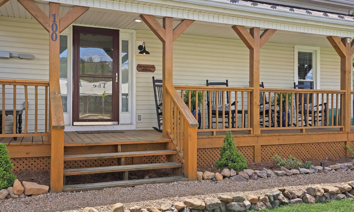 Damascus Cabin | Delightful Appalachian Trail 2-bedroom lodge with AC in Central Damascus
