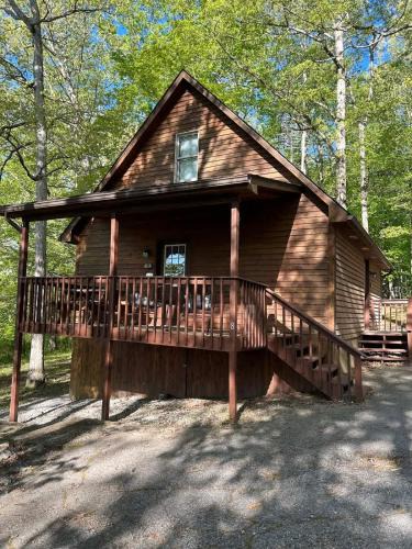 Eckerty House | Deluxe Cabin #8 with Jacuzzi on Patoka Lake in Southern Indiana