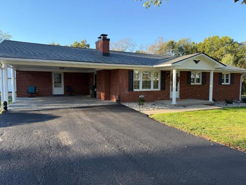 Lindseyville House | Diamond Retreat