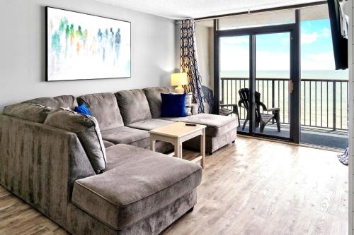 Myrtle Beach House | Direct Oceanfront 3 bedroom Condo - Compass Cove North Tower 1020