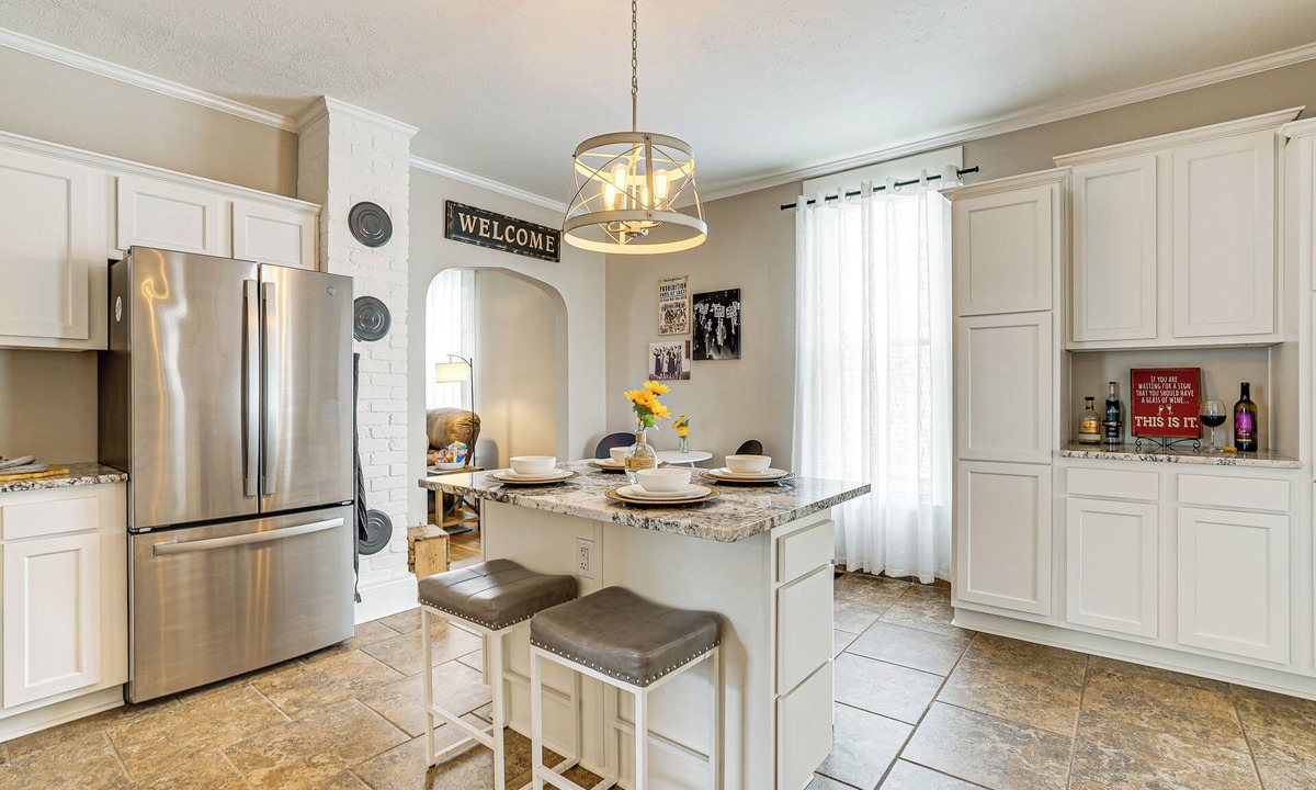 Jeffersonville - Clarksville Cottage | Dog-friendly Home w/Yard, 6 Mi to Louisville!