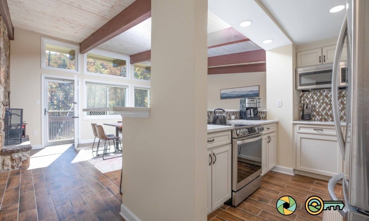 Mount Jackson Condo | Double the Condo, Double the Fun! | Ski slope side & Mountain views | Vaulted ceilings!