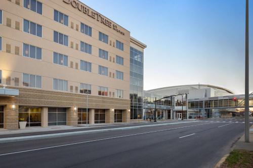 Evansville Hotel | DoubleTree by Hilton Evansville