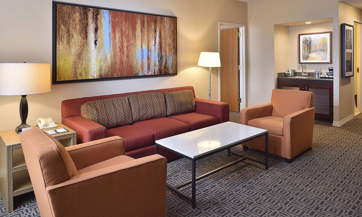 Chesterfield Hotel | DoubleTree by Hilton Hotel St. Louis - Chesterfield