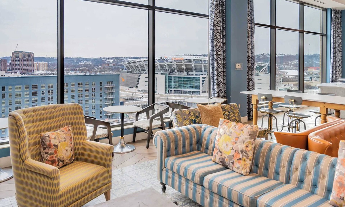 Downtown Cincinnati Apartment | Downtown 1 Bed with Pool Hot Tub