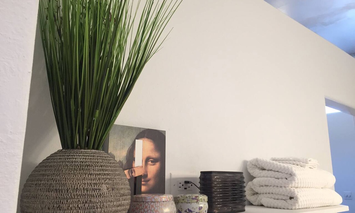 Lockhart Apartment | Downtown Art Studio Apartment