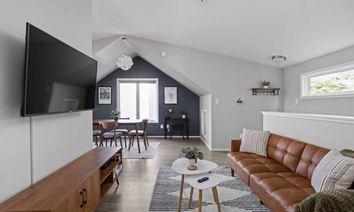 Near Eastside Apartment | Downtown Indy Carriage House | Walk to Hot Spots