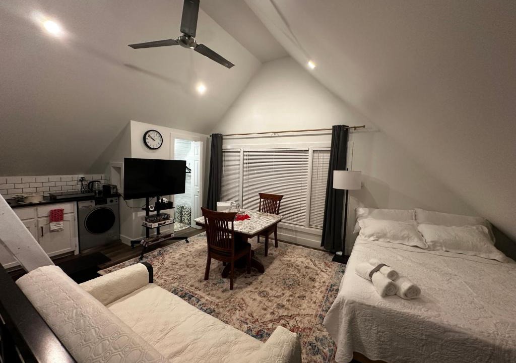 Saskatoon Apartment | Dream Comfy Studio
