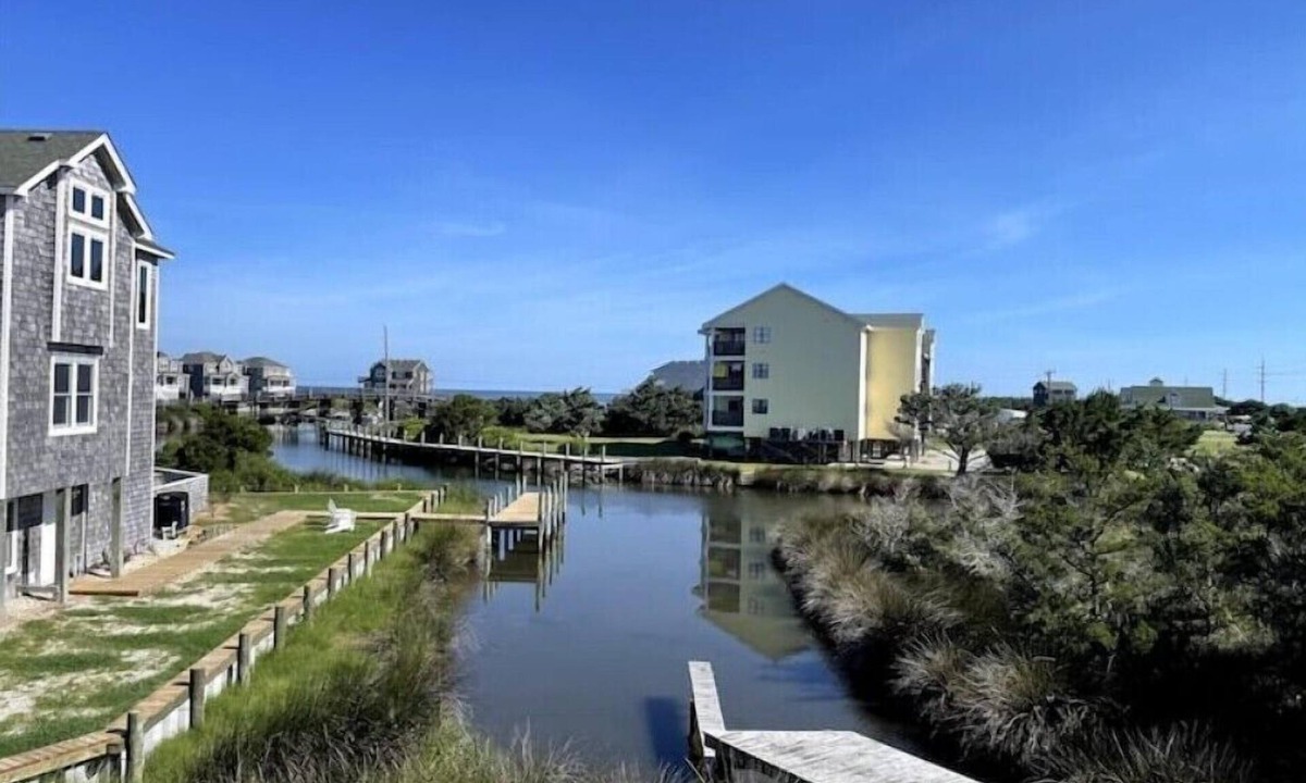 Avon House | Dune Alright! Waterview & Private Dock