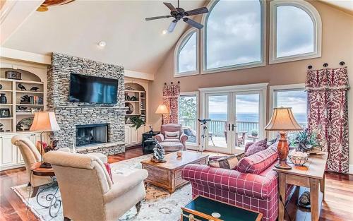 Big Canoe House | Eagles View - Gorgeous Mountain Views Luxury Interiors Telescope Library