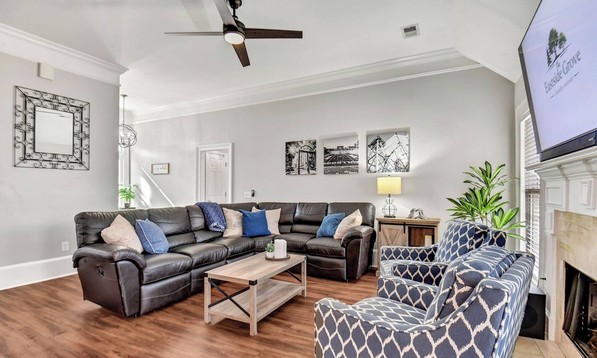 Athens House | Eastside Grove Fire Pit King Suite Near UGA