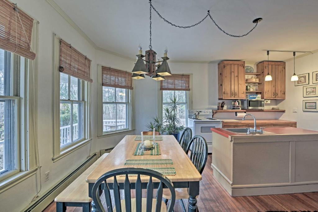 Tisbury House | Easy Access to Beaches: Vineyard Haven House