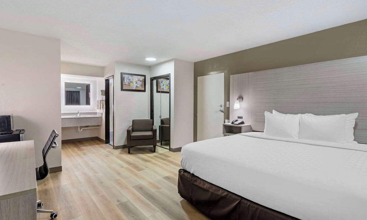 Augusta Hotel | Econo Lodge Augusta, Downtown