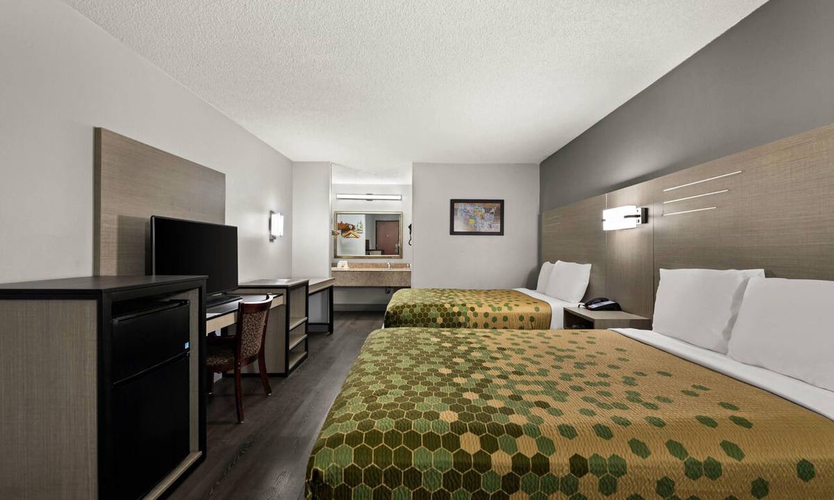 Dumbarton Hotel | Econo Lodge