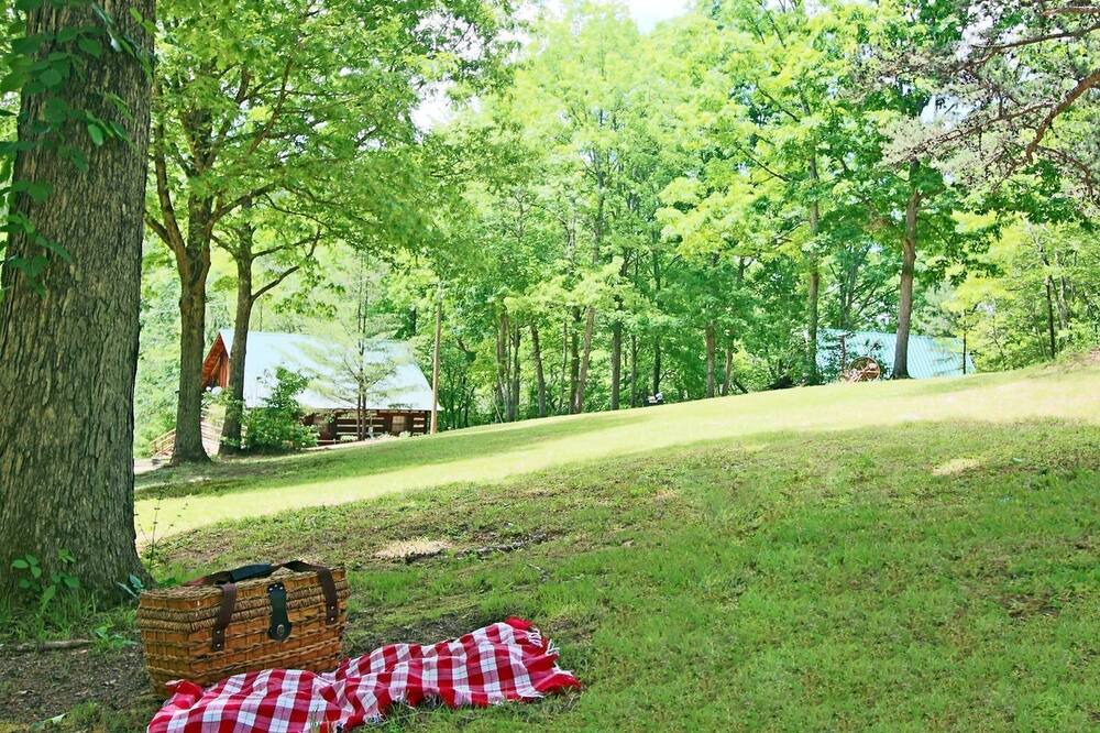 Copperhill RV Rental | Elegant Copperhill Accommodation Perfect for Luxury Camping in Tennessee