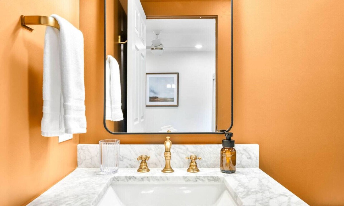 Nashville House | Elegant Retreat + Cedar Barrel Sauna in Downtown Nashville