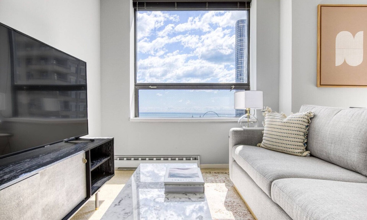 Streeterville Apartment | Elegant Streeterville Studio w/Gym, Pool, near Navy Pier, by Blueground