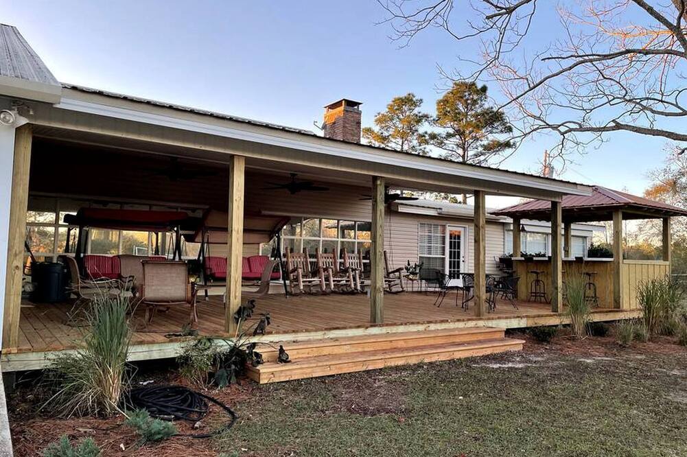 Saucier House | Elevate Your Reunion: Saucier, MS Rental Offering Unrivaled Luxury and All Desired Amenities