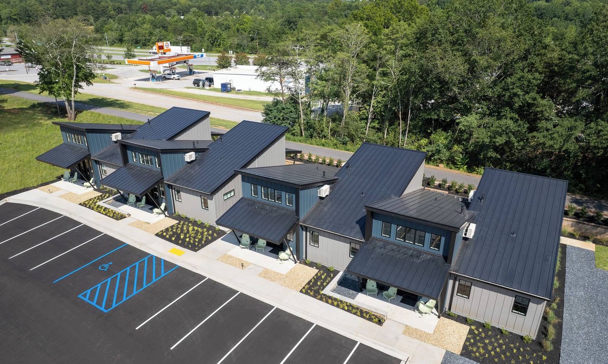 Travelers Rest Cottage | Elevated, Boutique Space Backing the Swamp Rabbit Trail