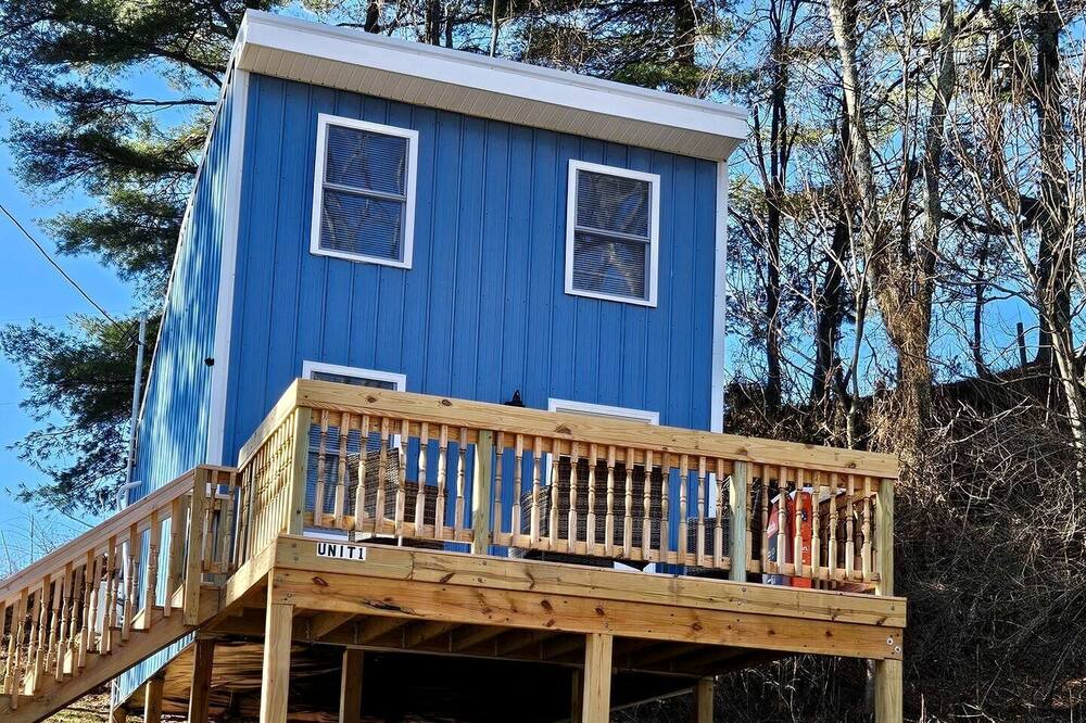 Draper Cottage | Elevated Cottage Nestled in Nature and near the New River in Draper, Virginia, Perfect for a Weekend Escape