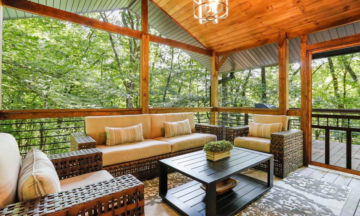 Berkeley Springs Cabin | 🏡 Elevated Luxury Cabin ✨ Hot Tub ♨️ Fire Pit 🔥Minutes to Berkeley Springs