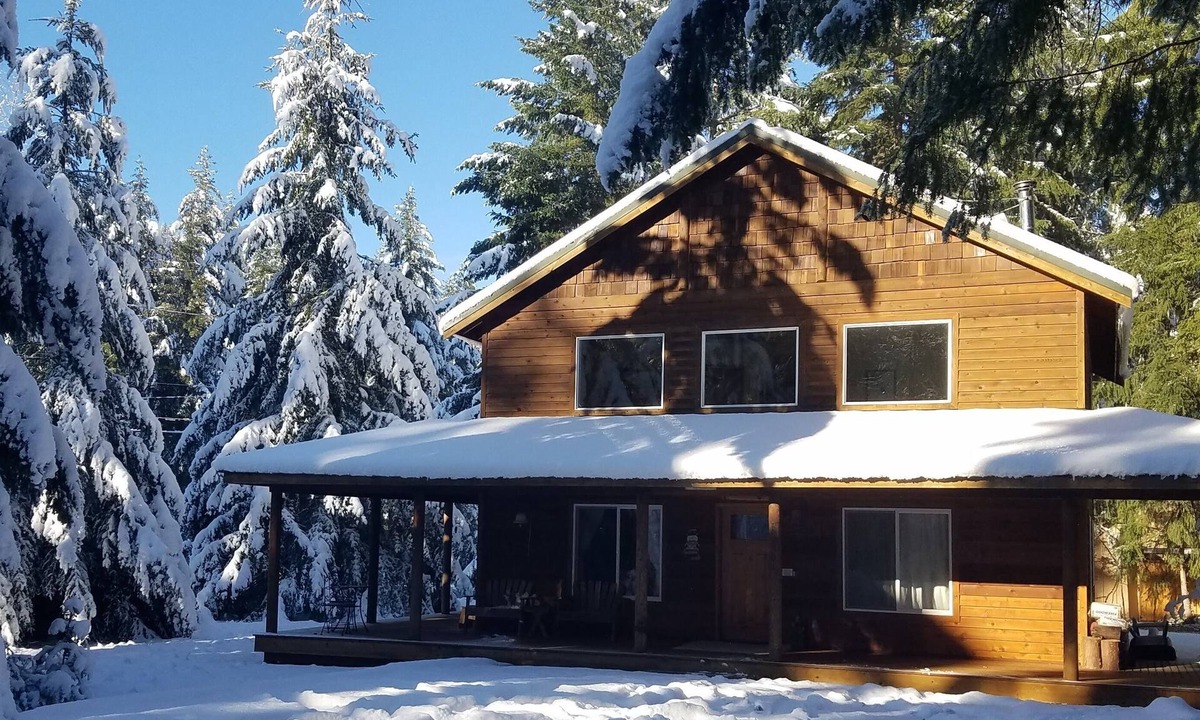 Enumclaw Cabin | Elk Corral Cabin-Easy Access To Crystal and Mt. Rainier
