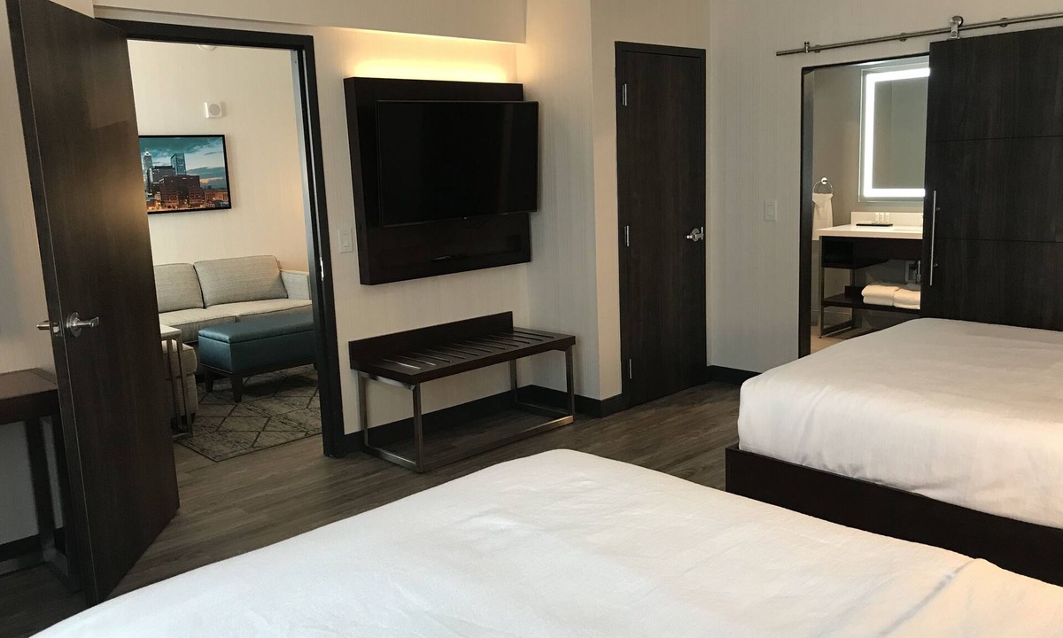 Plainfield Hotel | Embassy Suites by Hilton Plainfield Indianapolis Airport