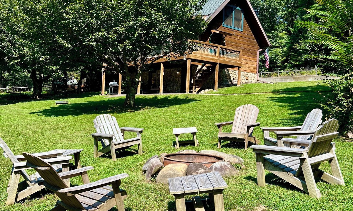 Saluda Cabin | Enjoy a CABIN including Blueberry Picking, Yard Games, Fire Pit, Screened Porch.