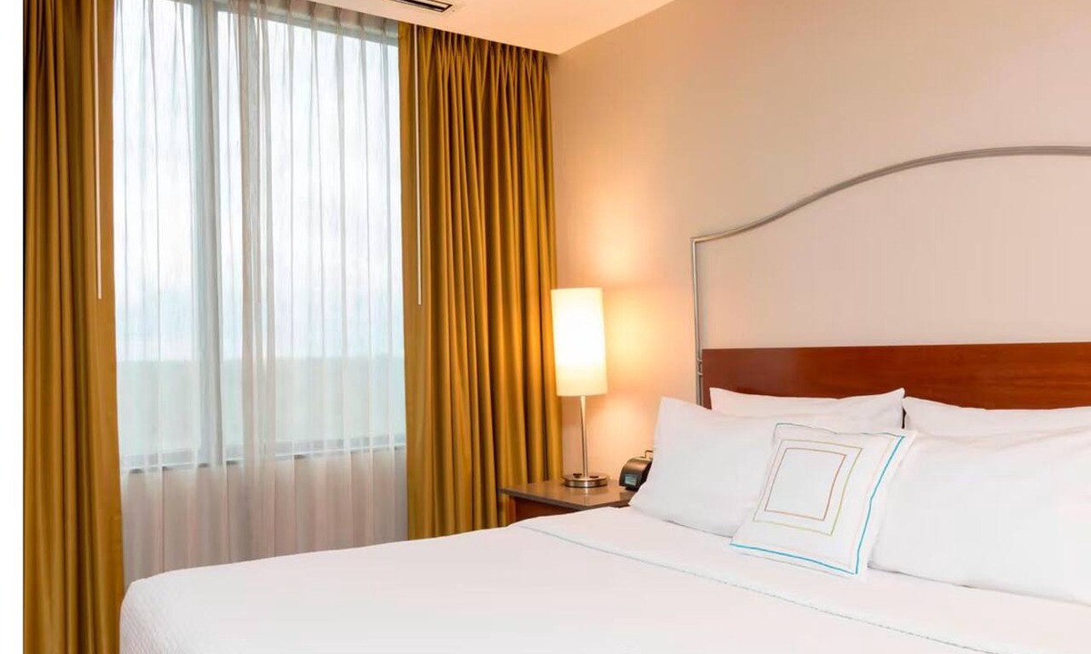 Norwood Park Hotel | Enjoy A Clean & Quiet Suite w/Kitchenette & Pool | Minutes from O'Hare Airport