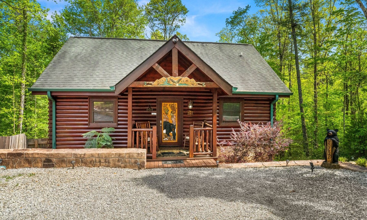 Sevierville Cabin | Enjoy this Cabins Fun Stuff near the Excitement! With a quiet family experience!