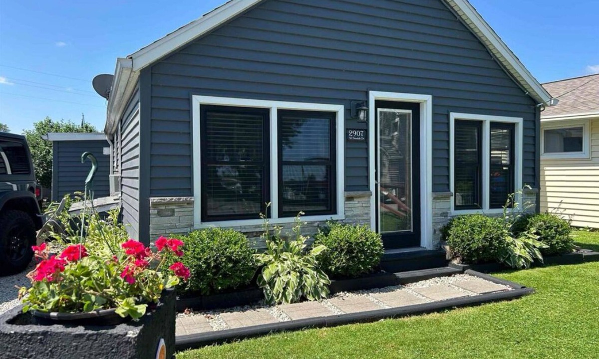 Manitou Beach-Devils Lake House | Entire Home with Lake Access - Cozy Cove at Manitou