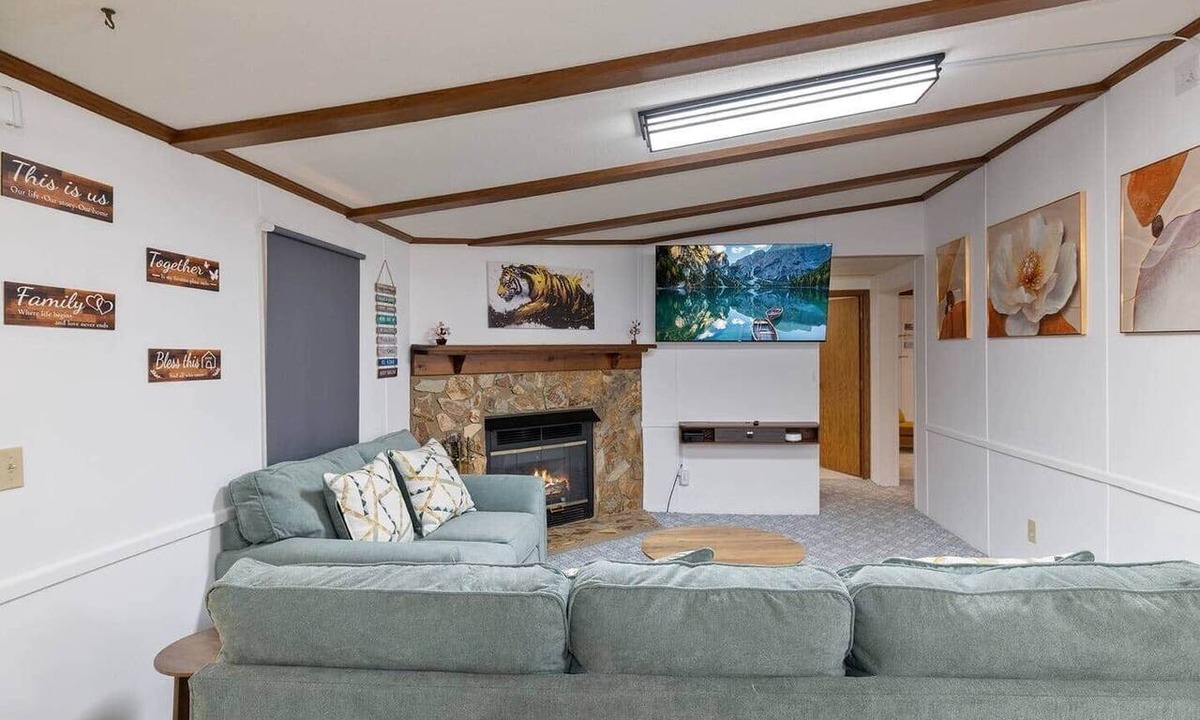 Barium Springs House | Entire 3BR near Troutman and Statesville