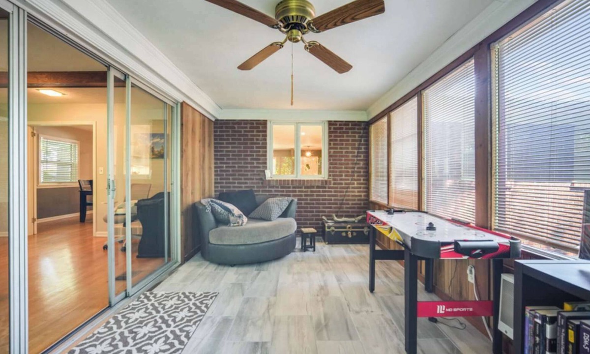 Bashford Manor House | Exclusive Louisville House Near UofL: Work & Relax