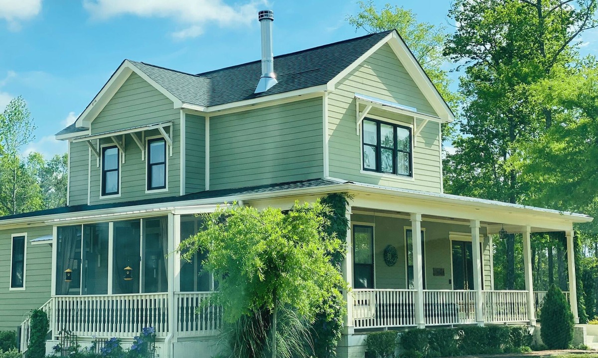 Greenville House | Experience a New 3 Bedroom Farm House