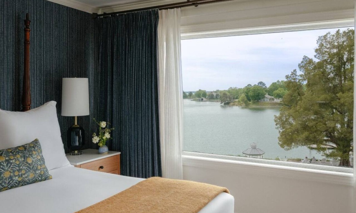 Irvington Hotel | Experience a Suite Designed for Calming Stays | Courtyard, Marina, Free Parking