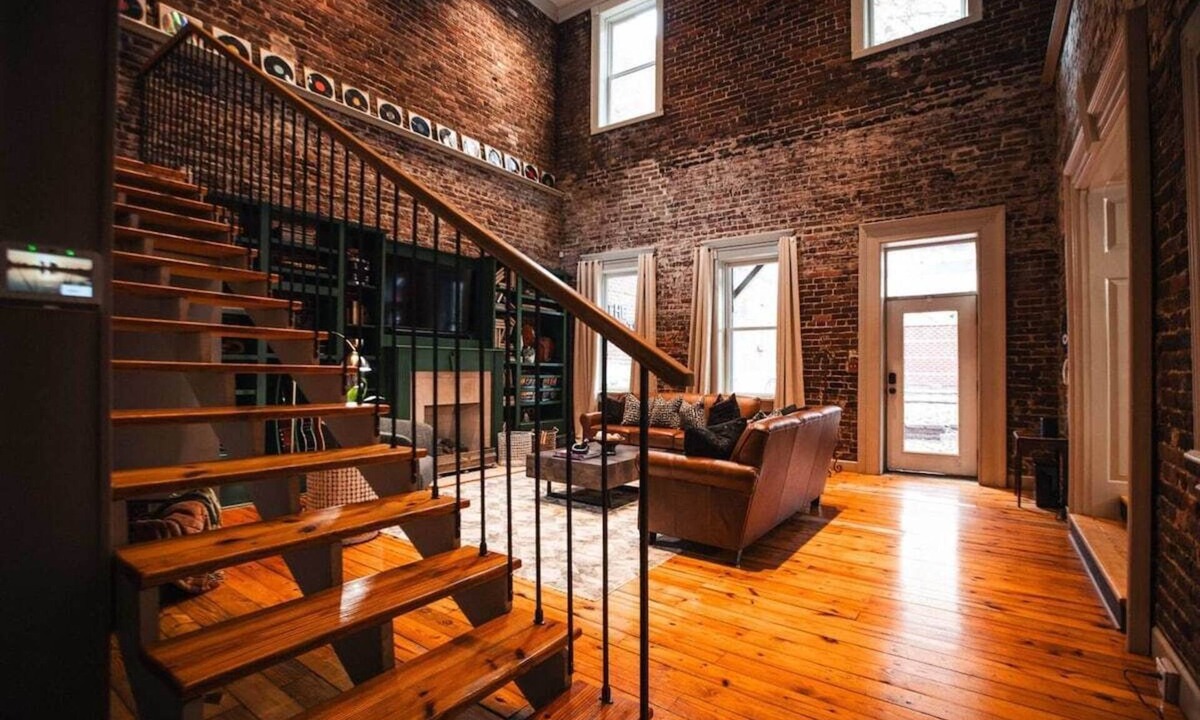 Downtown Knoxville Apartment | Experience Music Magic: The Loft Getaway!