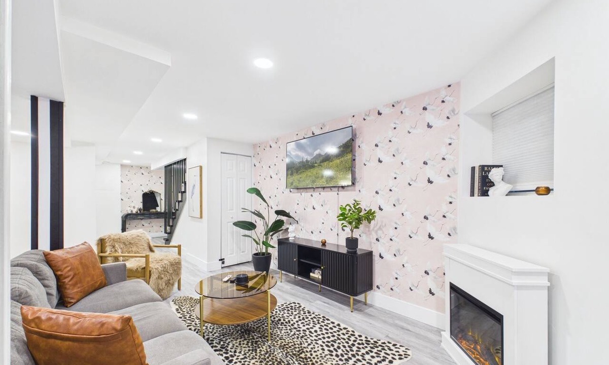 Wrigleyville Apartment | Expertly designed 2BR Art Deco sanctuary.