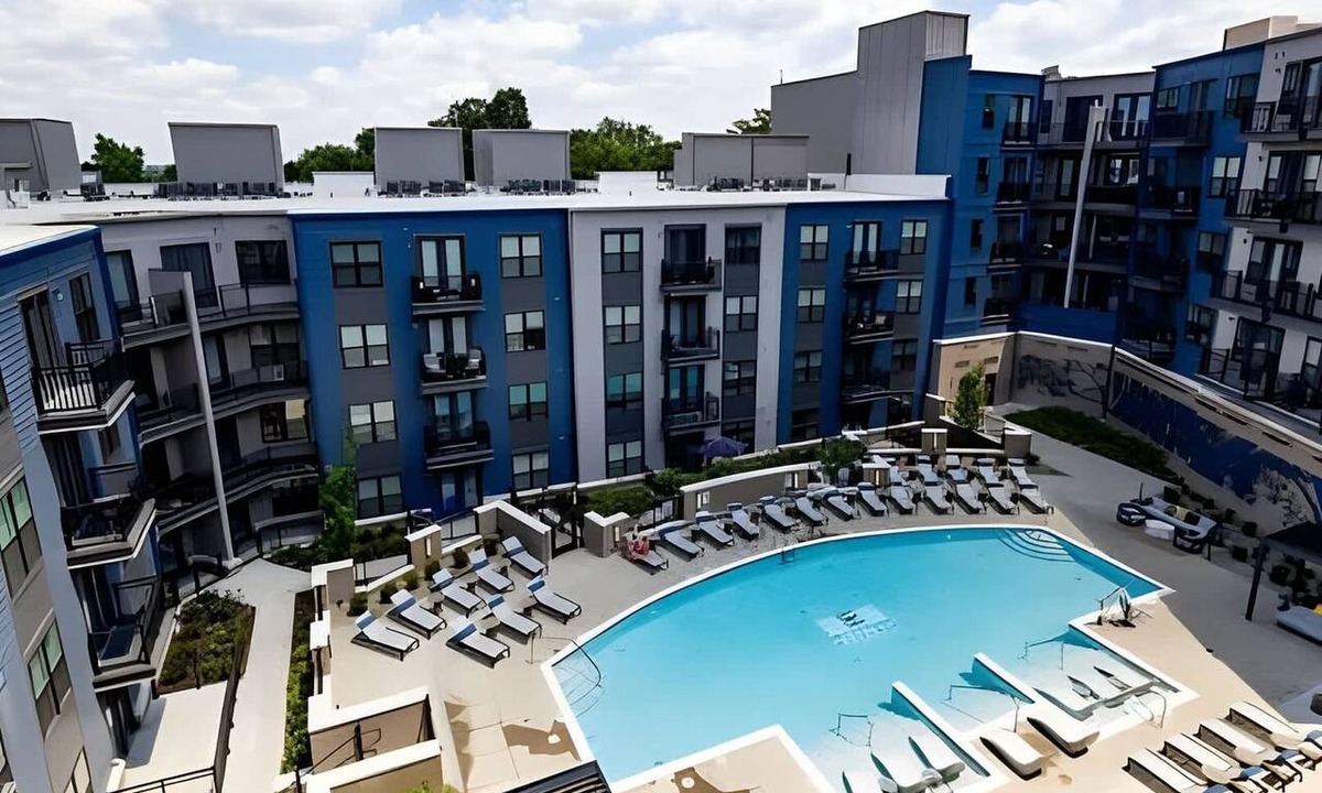 East Walnut HIlls Apartment | Explore Cincy! Stylish Condo by Shops & Dining