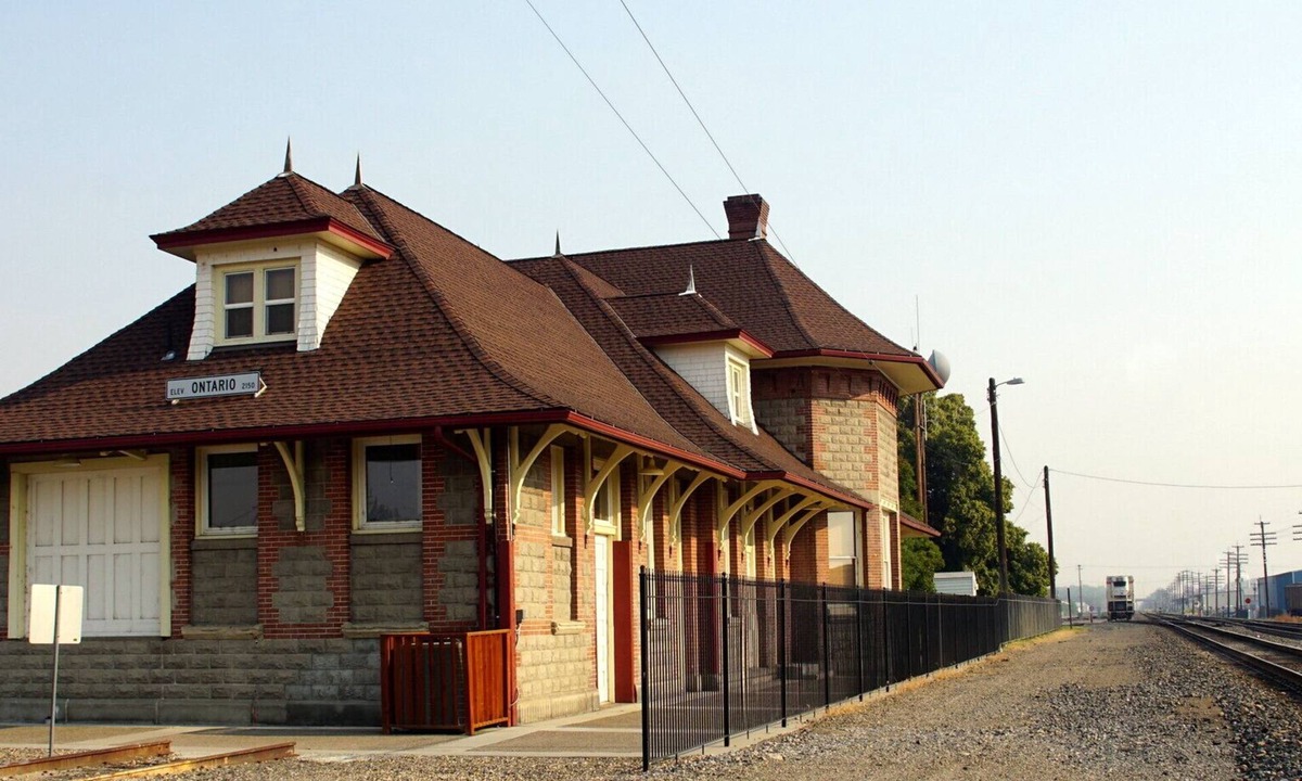 Ontario Hotel | Explore Four Rivers Cultural Center and Museum! Indoor Pool, Pets are Allowed