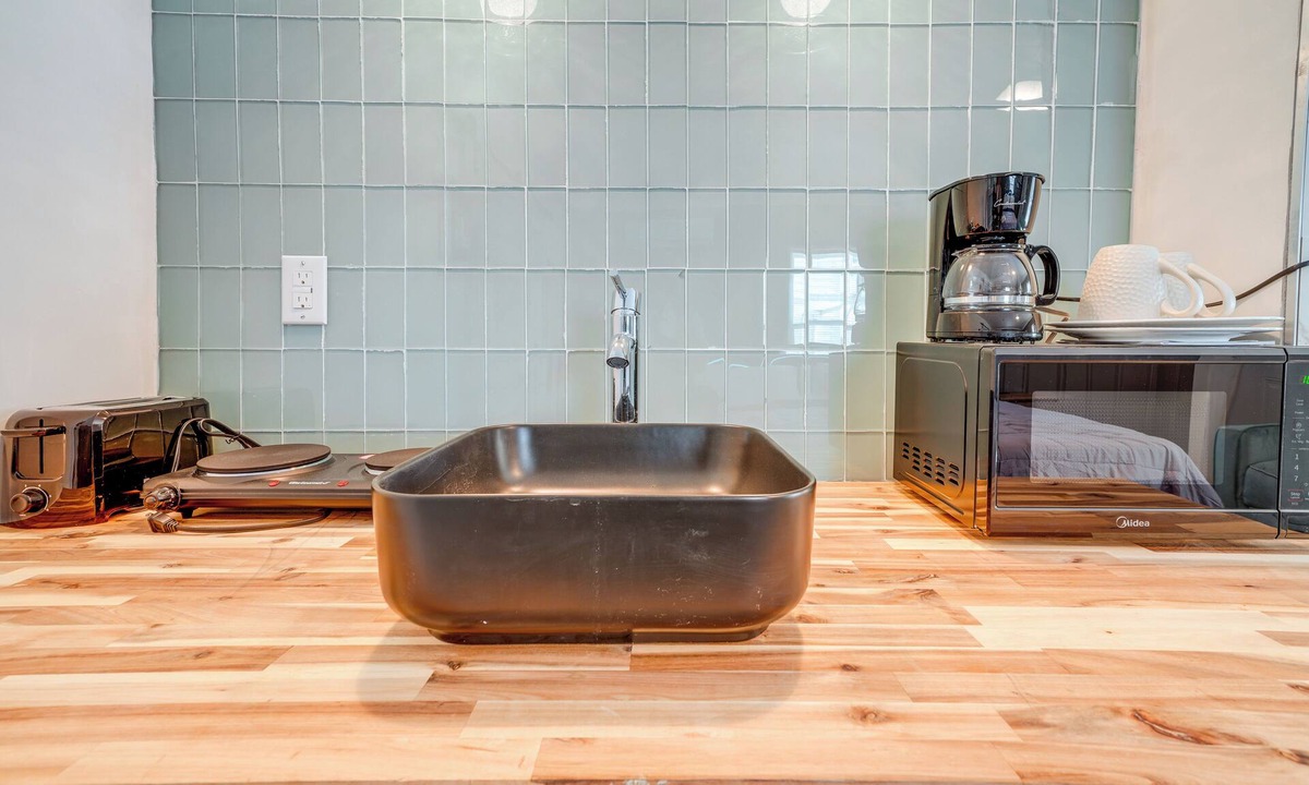 Bellepoint Apartment | Explore the Hinton Historic District! Luxe Studio