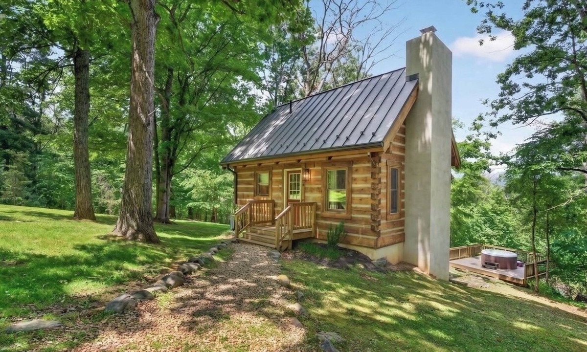Rileyville Cabin | Falling Leaf Cabin Rustic Charm With Modern Decor! Newly Renovated Kitchen!