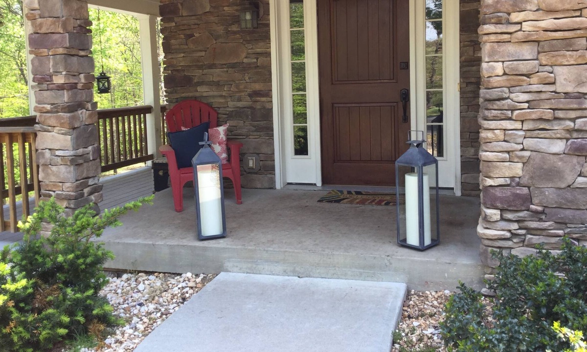 Fayetteville House | Family friendly home in heart of The New RIver Gorge. Pool. Pool close Oct-May1.