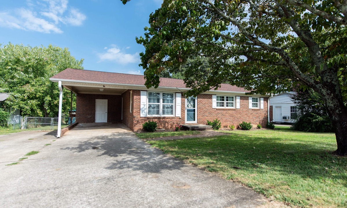 Travelers Rest House | Family friendly home w/fenced in backyard. Pet Friendly