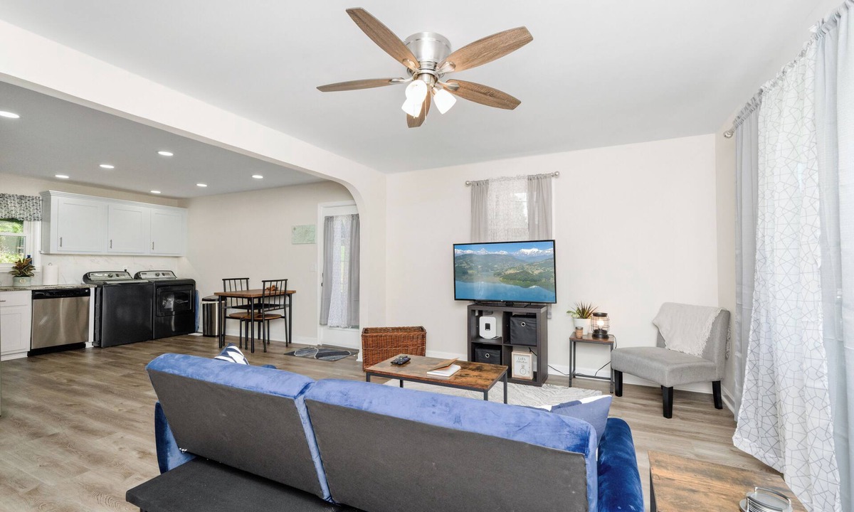 Travelers Rest House | Family Friendly 3-bedroom house in delightful Travelers Rest with AC, WiFi