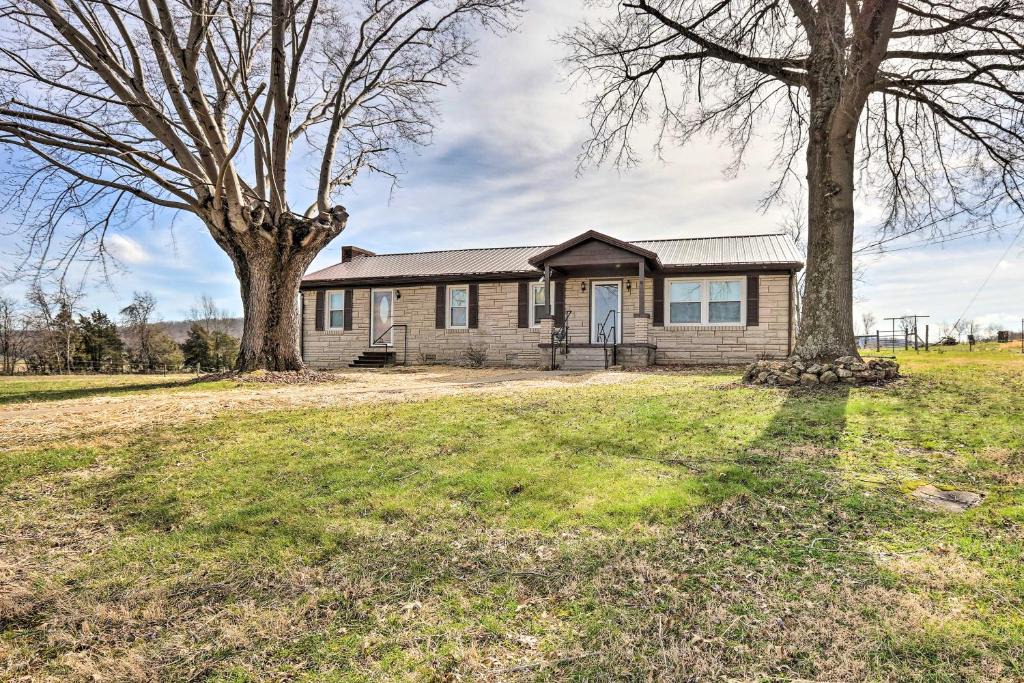 Monticello House | Family Home w/Deck, 2 Mi to Lake Cumberland