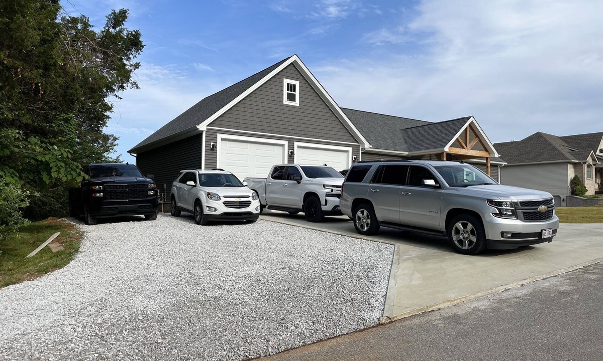 Bronston House | FAMILY LAKE ESCAPE AWAITS. Walk to Boat Ramp. Sleeps 12, with plenty of parking