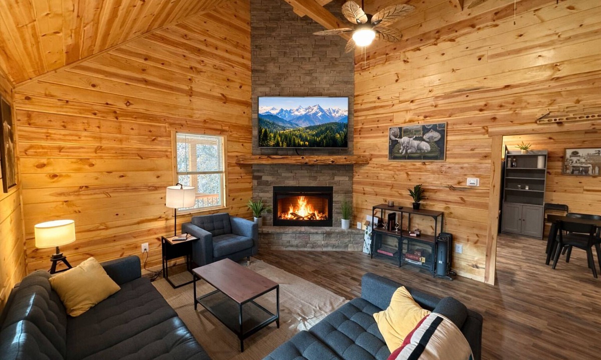 Stanton Cabin | Family Sized Cabin Near RRG Hiking Trails + Hot Tub - Sleeps 9