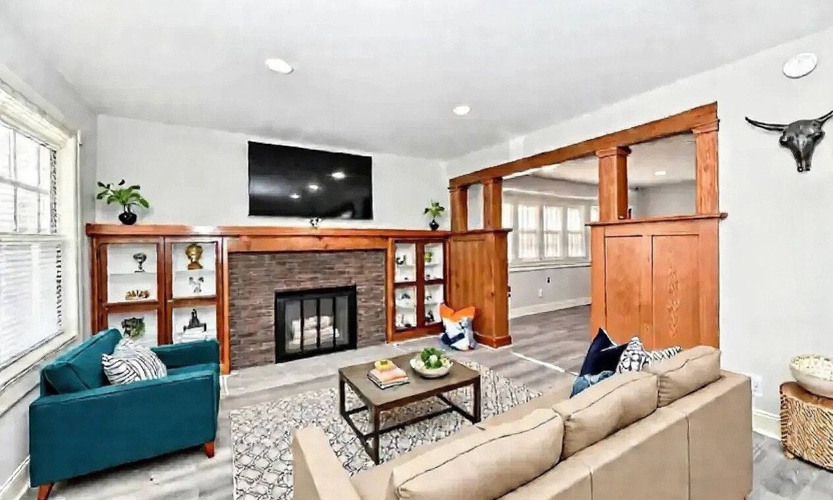 Near Eastside House | Fantastic 4-bedroom house with AC in vibrant Indianapolis