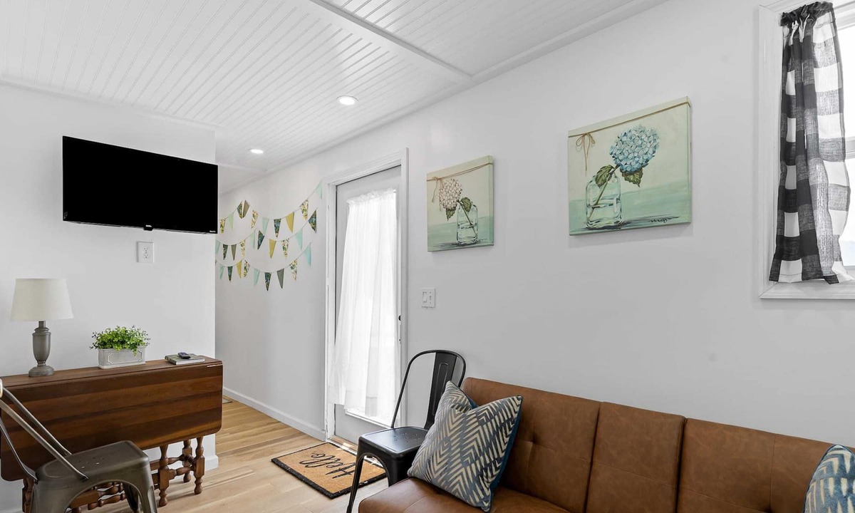 Lookout Valley Neighborhood Association House | Farm Stay w/ pool - 15 Mins to Chattanooga- Tiny 2