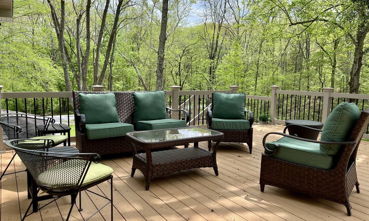 Simpson House | Fireplace + Fire Pit + Shaded Deck